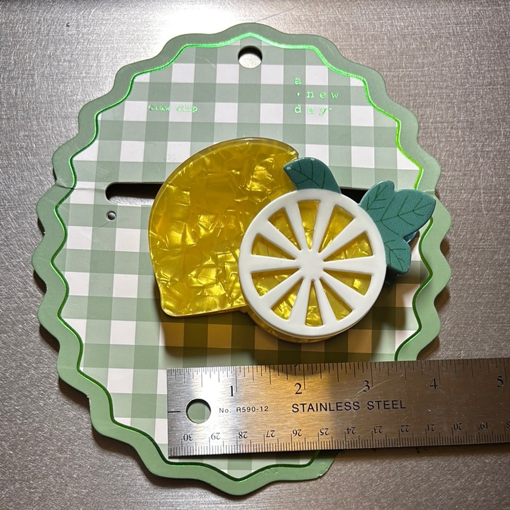 Yellow Lemon-Shaped Claw clip with Green Leaves BNWT